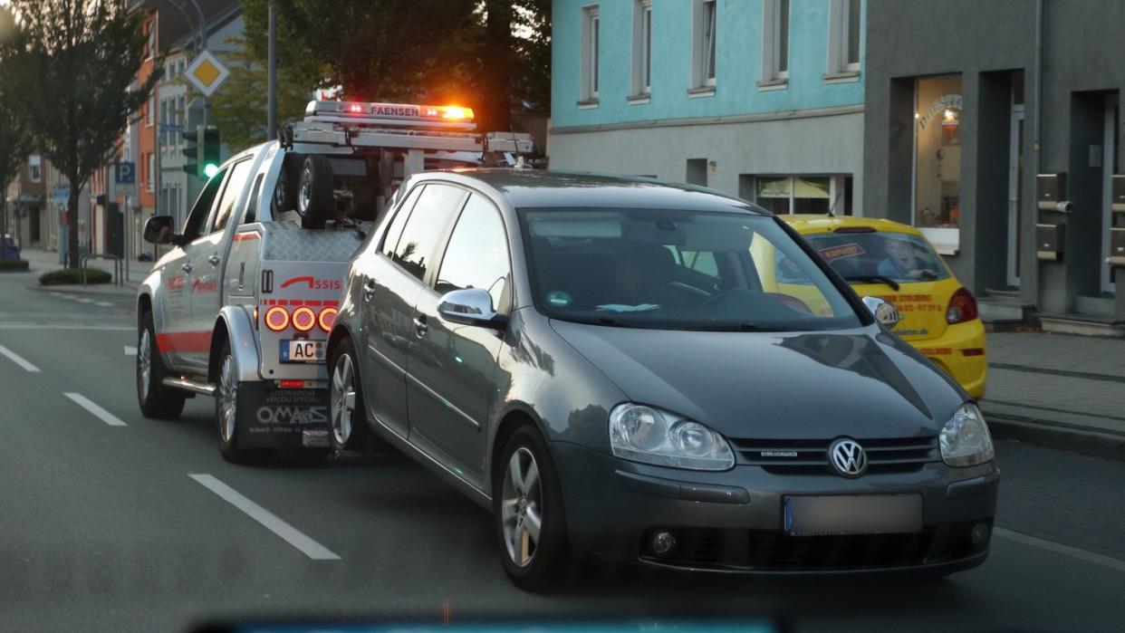 In diesem Auto sollen Spezialkräfte der Polizei einen Verdächtigen festgenommen haben.