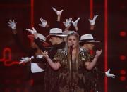 2017 American Music Awards – Show – Los Angeles, California, U.S., 19/11/2017 – Kelly Clarkson performs "Love So Soft". REUTERS/Mario Anzuoni