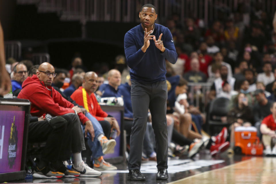 New Orleans Pelicans head coach Willie Green calls a play in the second half of an NBA basketball game against the Atlanta Hawks, Sunday, March 20, 2022, in Atlanta. (AP Photo/Brett Davis)