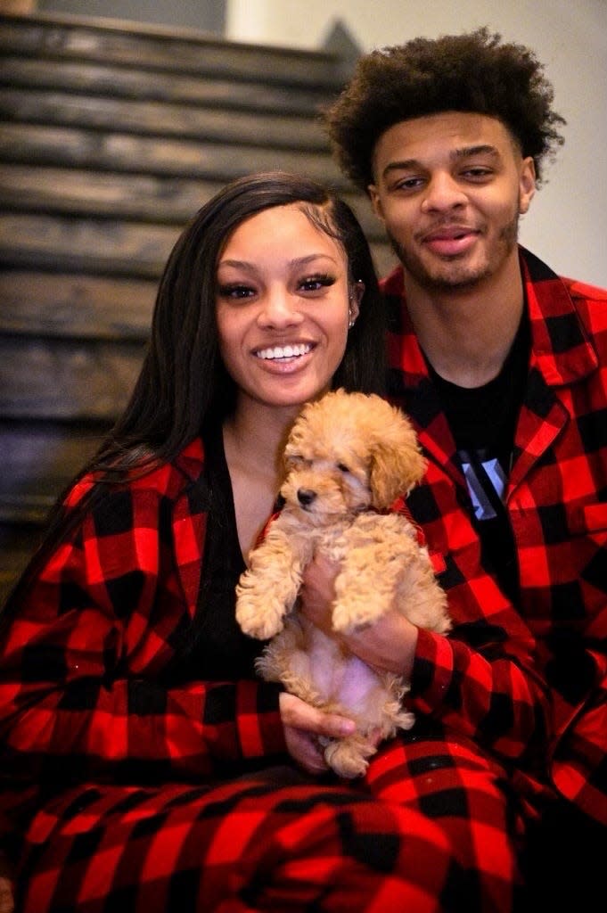 Darius Miles (right) with girlfriend Skylar Essex (left) on Dec. 19, 2022.