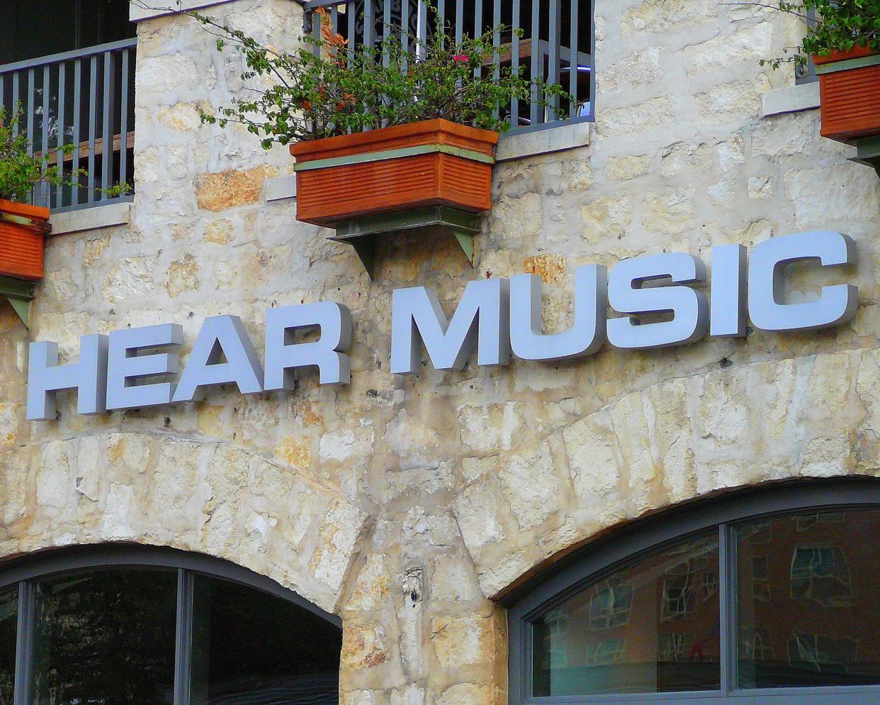 hear music sign