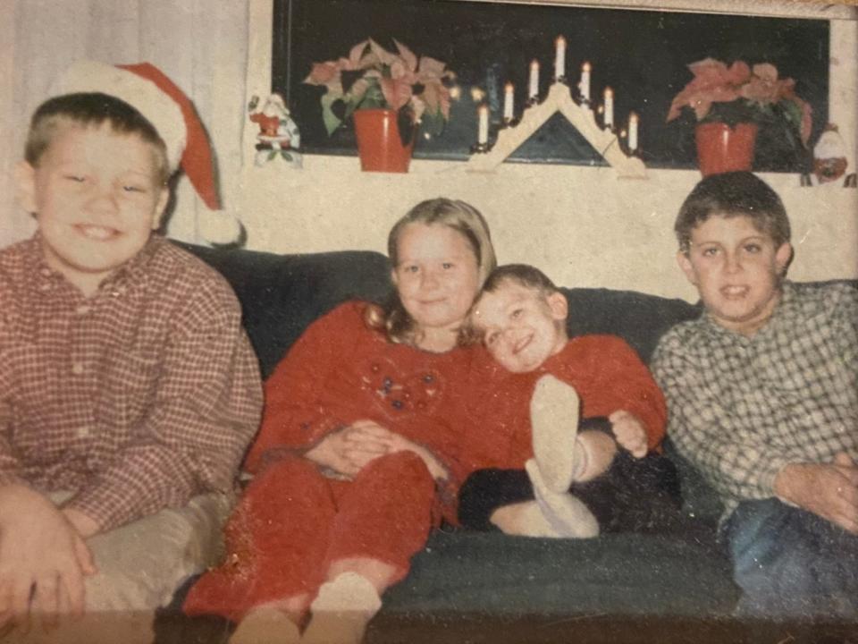 It's the Christ siblings Tim, Hanna, Dan and Jon in their youth during the holidays.