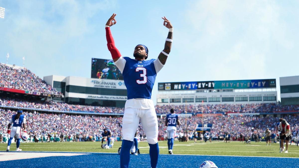 Damar Hamlin hypes up Bills Mafia at Highmark Stadium, Bills vs. Bengals