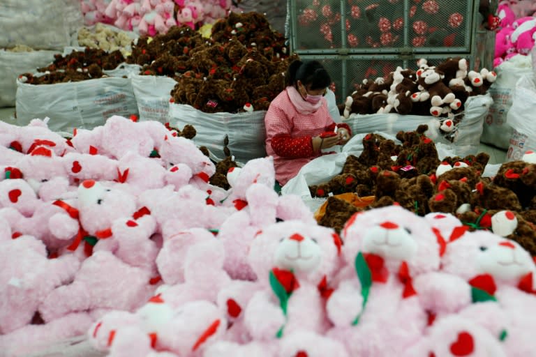 China's industrial output growth eased to 6.1 percent on-year in September, down from 6.3 percent in August, government data shows