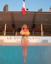 Véritable coup de cœur pour cette photo qu’a postée Sylvie Tellier ! L’ex Miss France joue sur l’effet trompe-l’œil du bleu de la piscine du yacht et celui de la mer Méditerranée sur laquelle elle vogue depuis quelques jours. "Une sirène", a commenté Christophe Licata, son ancien partenaire de Danse avec les stars. Et on ne peut qu’approuver ! © instagram@sylvietellier