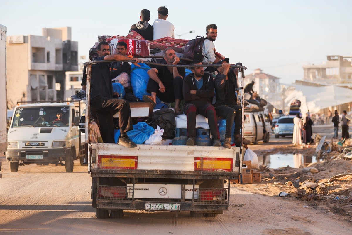 Displaced Palestinians who fleeing Rafah (REUTERS)