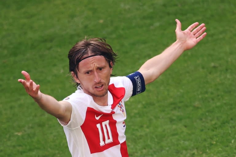 El capitán croata Luka Modric reacciona durante el partido que su selección empató a dos goles frente a Albania, en el grupo B de la Eurocopa de Alemania, en Hamburgo el 19 de junio de 2024 (Ronny HARTMANN)