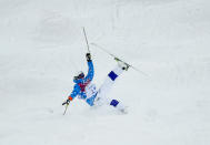 Finland's Ville Miettunen crashes during the men's freestyle skiing moguls qualification round at the 2014 Sochi Winter Olympic Games in Rosa Khutor, February 10, 2014. REUTERS/Mike Blake (RUSSIA - Tags: SPORT OLYMPICS SPORT SKIING)