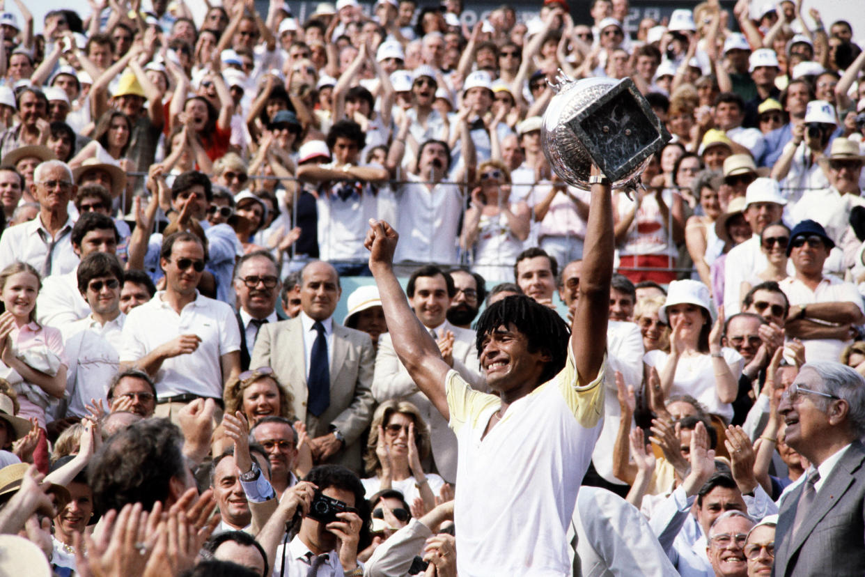 La joie de Yannick Noah après avoir remporté le tournoi de Roland Garros le 5 juin 1983, il y a tout juste 40 ans. 