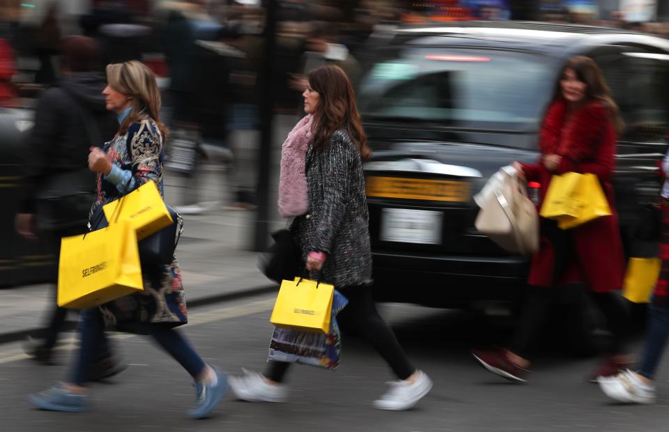 Shoppers carry their purchases in Selfridges branded bags as they cross Oxford Street in London, on November 24, 2017.
Black Friday is a sales offer originating from the US where retailers slash prices on the day after the Thanksgiving holiday. In the UK it is used as a marketing device to entice Christmas shoppers with the discounts at stores often lasting for a week. / AFP PHOTO / Daniel LEAL-OLIVAS        (Photo credit should read DANIEL LEAL-OLIVAS/AFP via Getty Images)