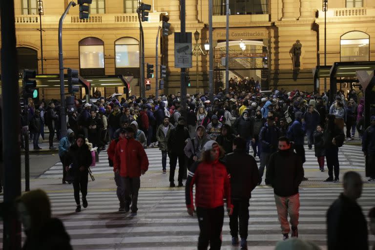 Constitución desbordada por la cantidad de gente que buscaba la manera de trasladarse ante el paro de subte en las seis líneas