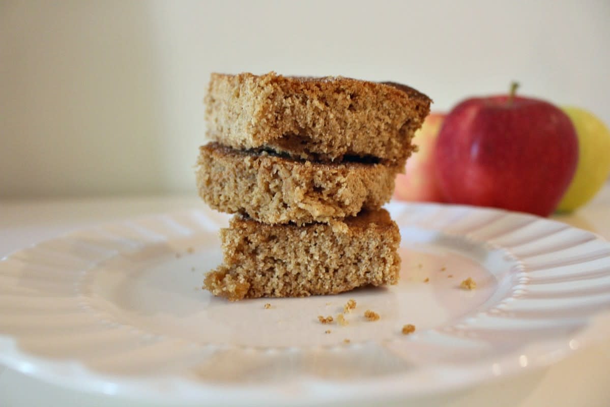 <p>This delicious snack cake is a one bowl recipe. I guess you can call this a “dump cake.” It takes a short time to prepare and is just delicious. Made with wholesome ingredients that happen to be grain free and Paleo too. Enjoy as a breakfast or dessert. It’s great any time of day. Get the recipe <a href="http://skinnysweetsdaily.com/simple-apple-almond-snack-cake/" rel="nofollow noopener" target="_blank" data-ylk="slk:HERE;elm:context_link;itc:0;sec:content-canvas" class="link rapid-noclick-resp">HERE</a>. </p>