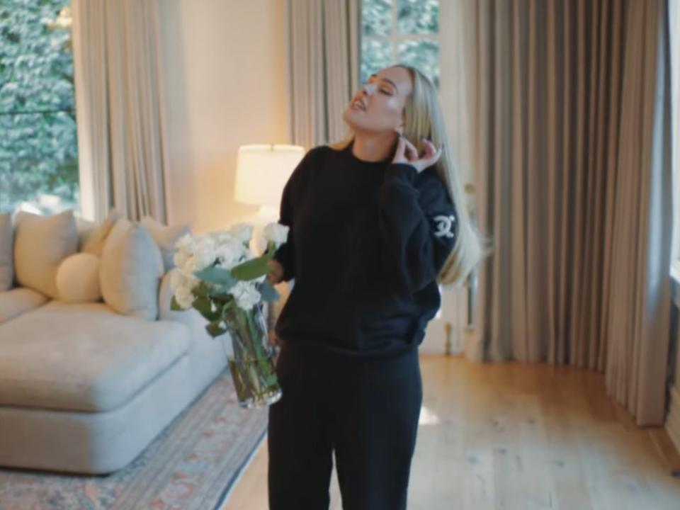 Adele never leaves the house without her hooped earrings (Vogue/YouTube)