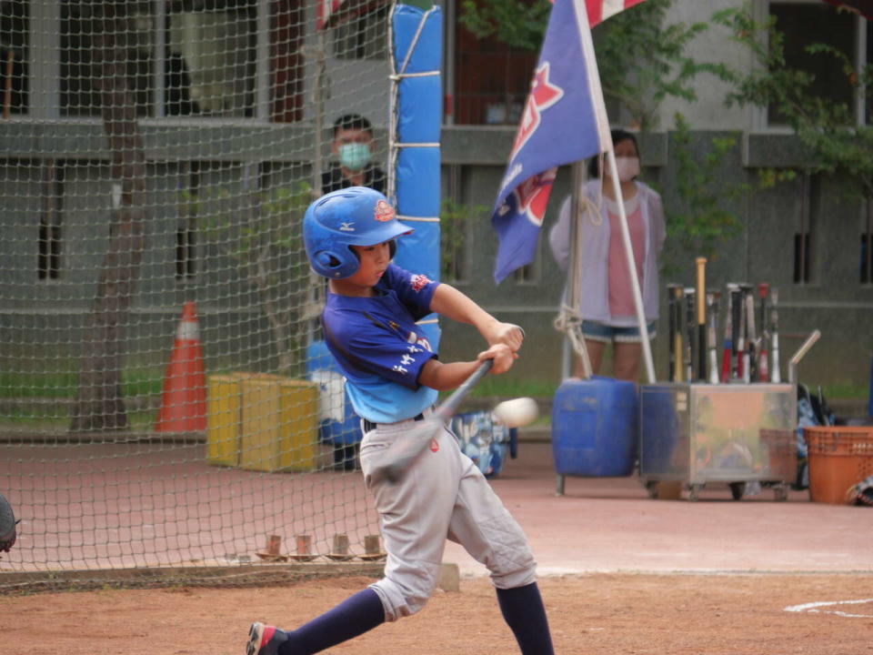 西門首戰以5：0勝出。吳敏欣