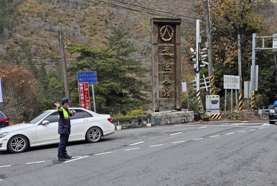 武陵農場櫻花季將登場，台中市警方30日公布，疏運時程從2月8日持續至29日，規畫場內總量管制、道路交通管制、團客預約入場等交通疏運措施。（圖／警方提供）
