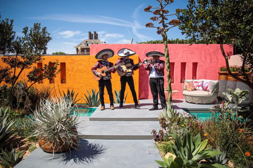 manoj malde's 2017 chelsea flower show garden inland homes beneath a mexican sky