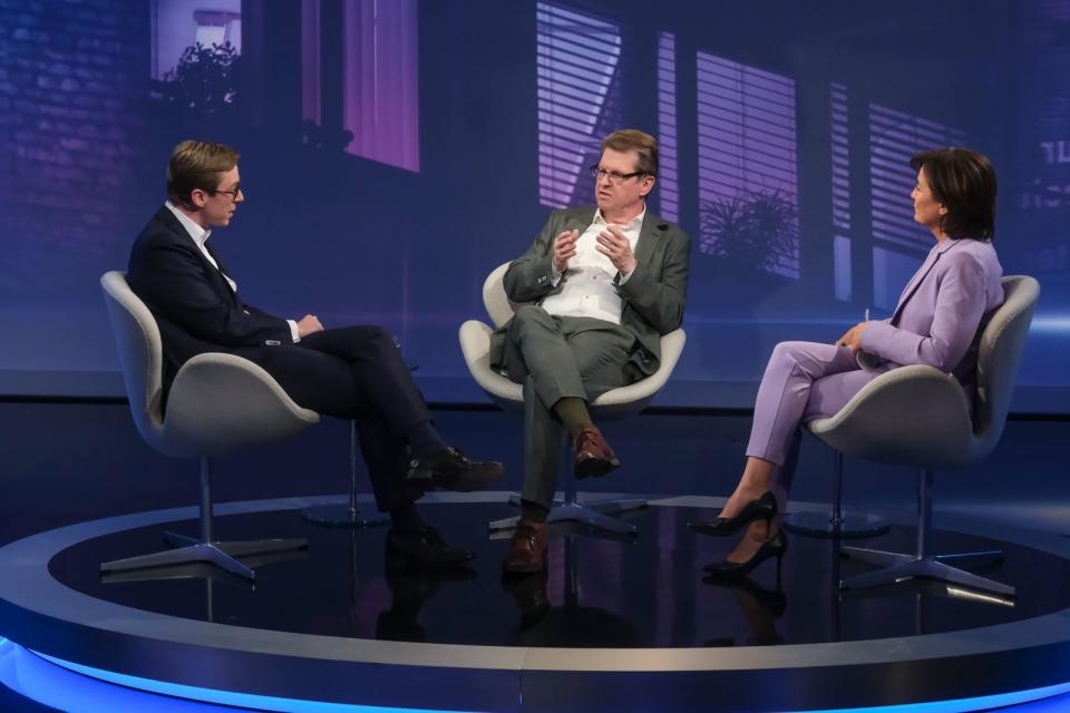 Gastgeberin Sandra Maischberger hieß am Dienstagabend unter anderem Philipp Amthor (links) und Ralf Stegner in ihrer Sendung willkommen. (Bild: WDR / Oliver Ziebe)