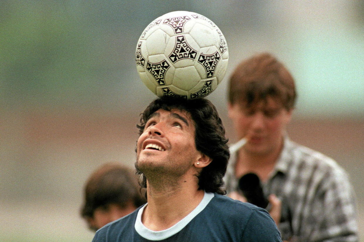 Le ballon Azteca, avec lequel Maradona joue pour la première fois lors de la Coupe du monde de football 1986, est alors technologiquement révolutionnaire.  - Credit:JORGE DURAN / AFP