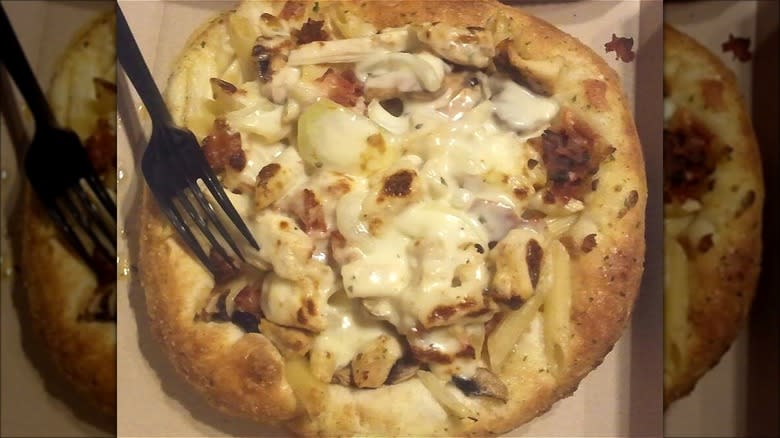 Spaghetti Carbonara in bread bowl