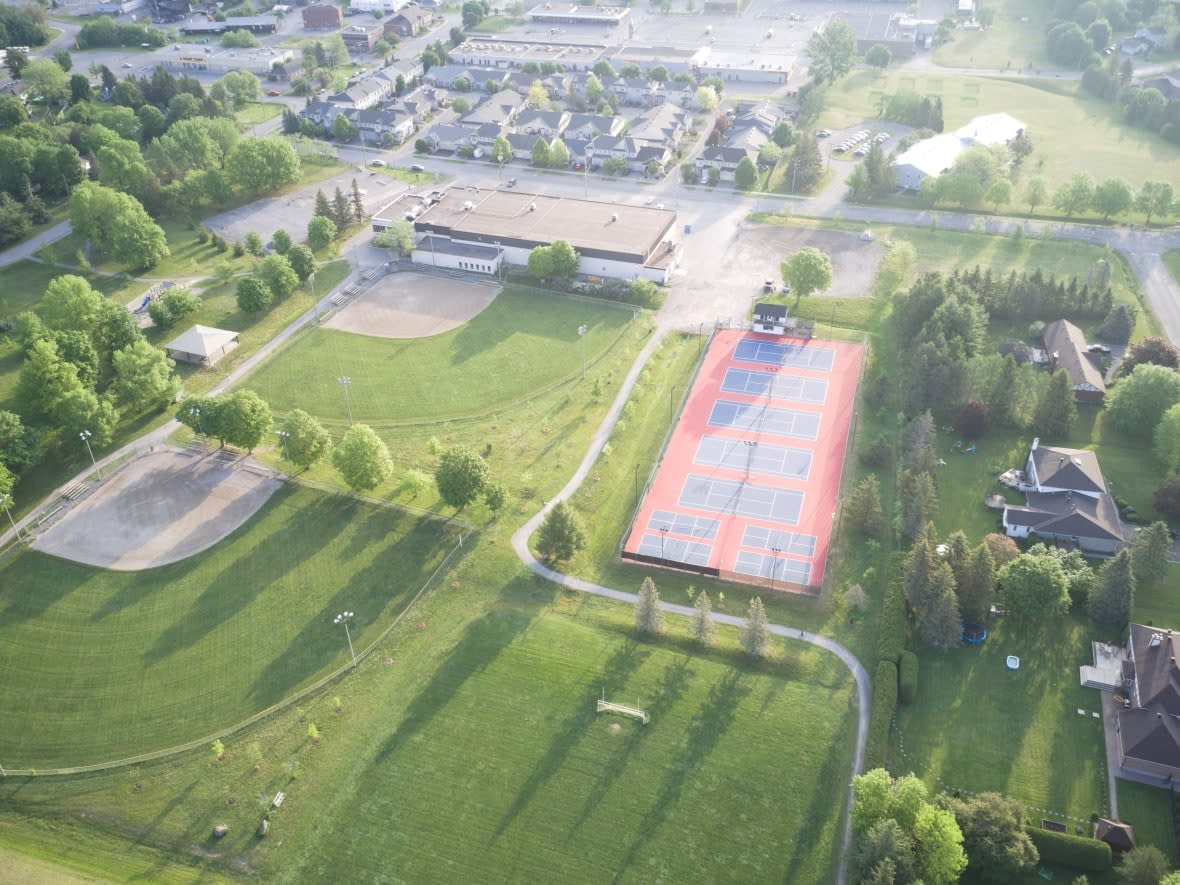 In 2018, the Manotick Tennis Club, with the permission of the City of Ottawa, converted one of six tennis courts in Centennial Park into pickleball courts. But this year, they'll be converted back to a tennis court after nearby residents said the noise was a nuisance.  (Submitted by Mark Foto - image credit)