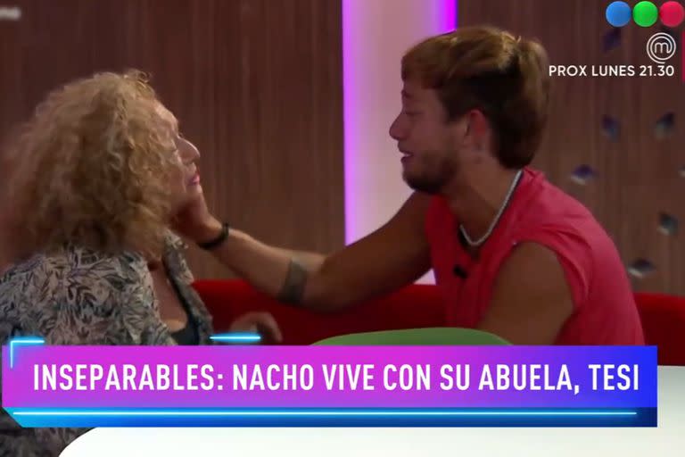 Nacho se emocionó al ver a su abuela (Captura video)