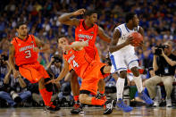 NEW ORLEANS, LA - MARCH 31: Michael Kidd-Gilchrist #14 of the Kentucky Wildcats grabs a loose ball in fron of Kyle Kuric #14 of the Louisville Cardinals during the National Semifinal game of the 2012 NCAA Division I Men's Basketball Championship at the Mercedes-Benz Superdome on March 31, 2012 in New Orleans, Louisiana. (Photo by Chris Graythen/Getty Images)