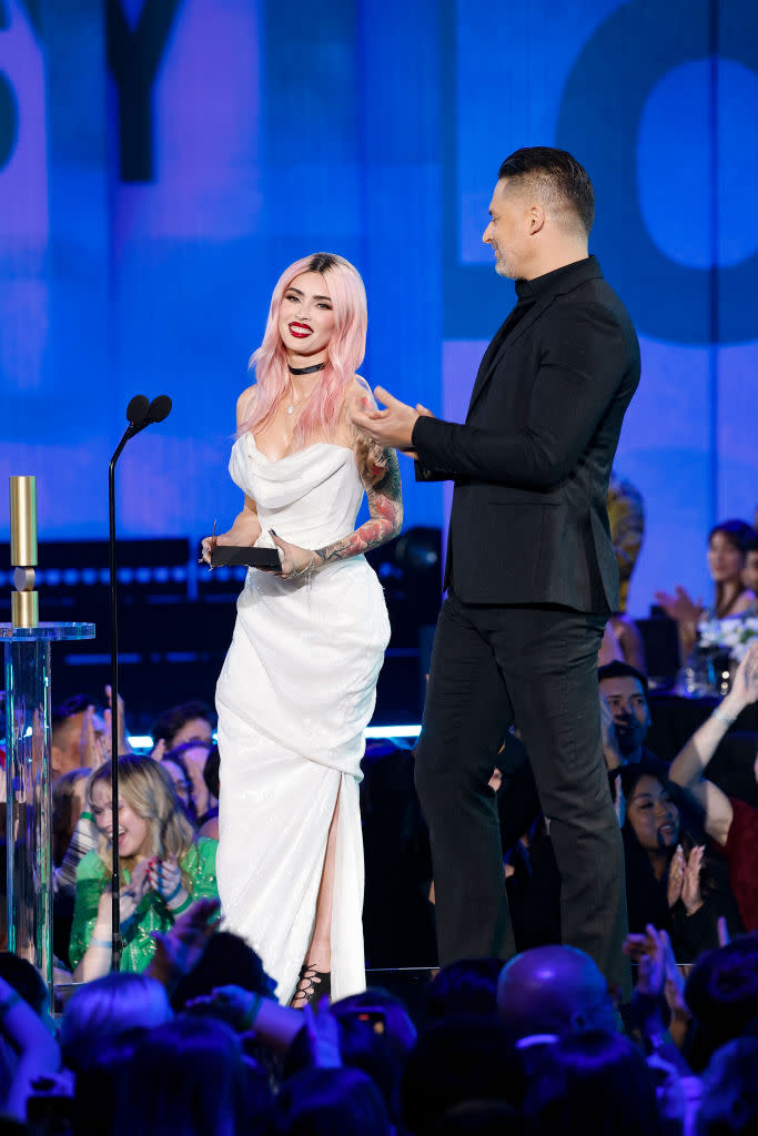 SANTA MONICA, CALIFORNIA - FEBRUARY 18: 2024 PEOPLE'S CHOICE AWARDS -- Pictured: (L to R) Megan Fox and Joe Manganiello speak on stage during the 2024 People's Choice Awards held at Barker Hangar on February 18, 2024 in Santa Monica, California.  -- (Photo by Trae Patton/NBC via Getty Images)