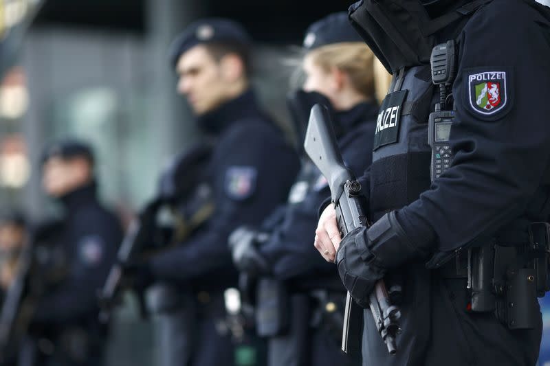 La police allemande a annoncé dimanche qu'un suspect était entendu dans le cadre de l'opération menée dans la nuit à Offenbourg, dans le sud-ouest du pays, à la suite d'informations faisant état d'un possible attentat. /Photo prise le 11 mars 2017/REUTERS/Thilo Schmuelgen