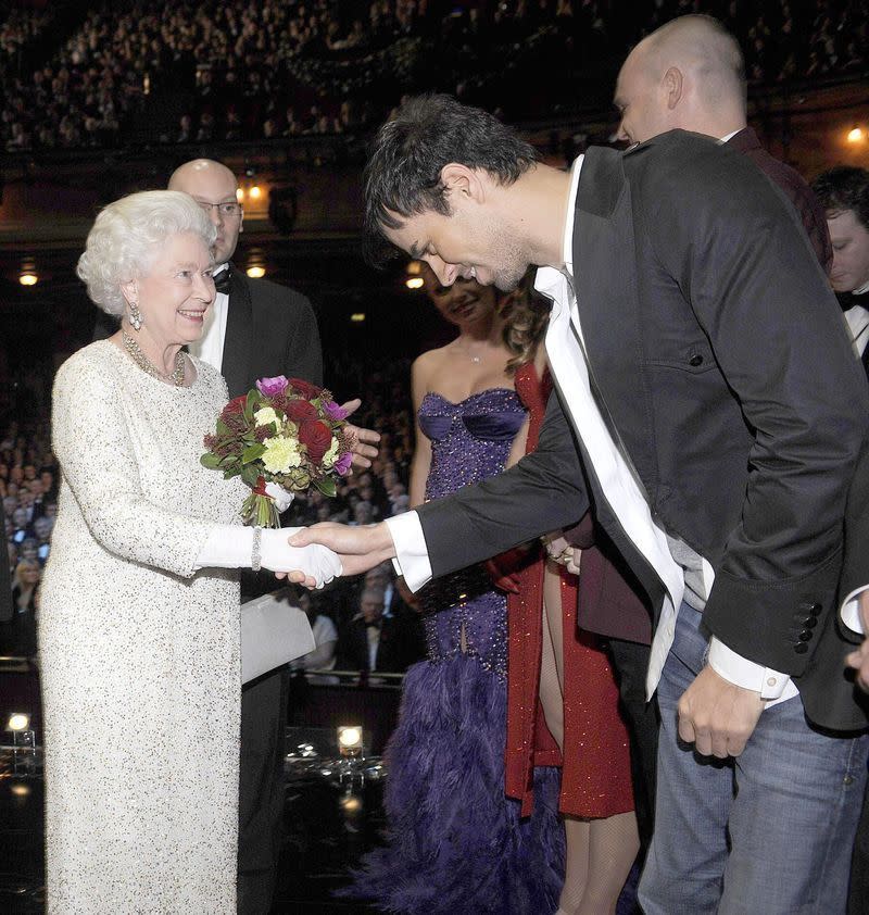 <p>Enrique, you couldn’t change out of your jeans to meet the Queen!? Her Majesty didn’t really seem to mind the fashion faux pas, so Enrique really must be <em>that</em> cute in real life.</p>