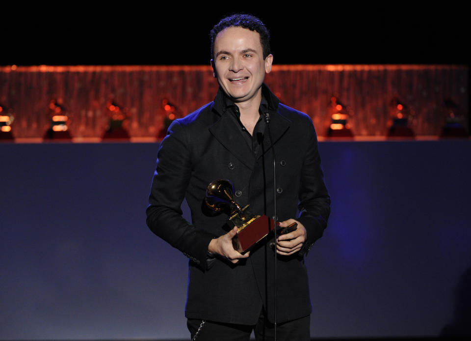 El cantautor colombiano Fonseca recibe el premio a mejor álbum de vocal pop tradicional por “Fonseca sinfónico" en la 15a entrega del Latin Grammy en la MGM Grand Garden Arena el 20 de noviembre de 2014 en Las Vegas. Fonseca será uno de los artistas que se presentarán en la Premiere del Latin Grammy el 17 de noviembre de 2022. (Foto Chris Pizzello/Invision/AP, archivo)