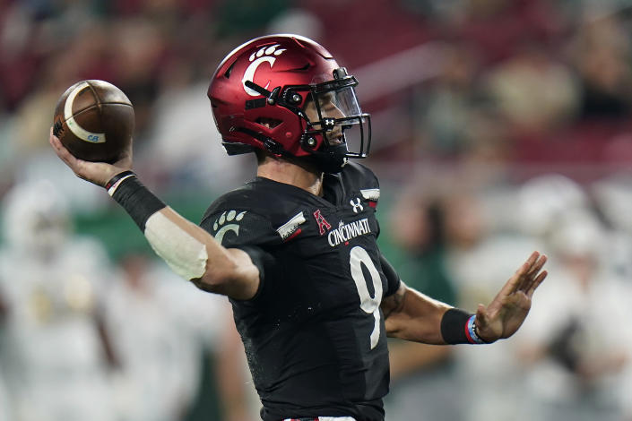 Cincinnati quarterback Desmond Ridder throws a pass against South Florida during the second half of an NCAA college football game Friday, Nov. 12, 2021, in Tampa, Fla. (AP Photo/Chris O'Meara)