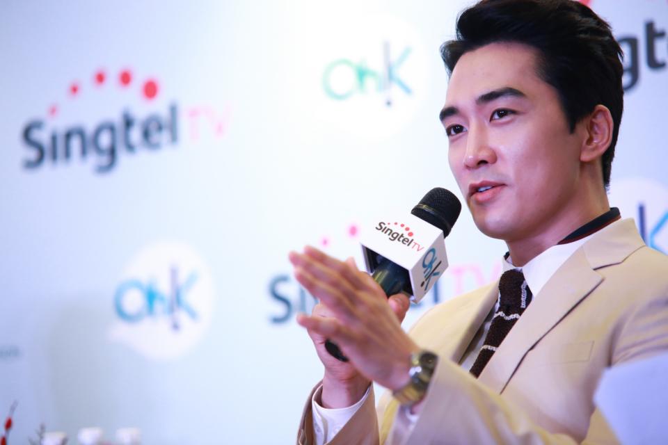 Song Seung-heon promotes ‘Saimdang’ drama in Singapore