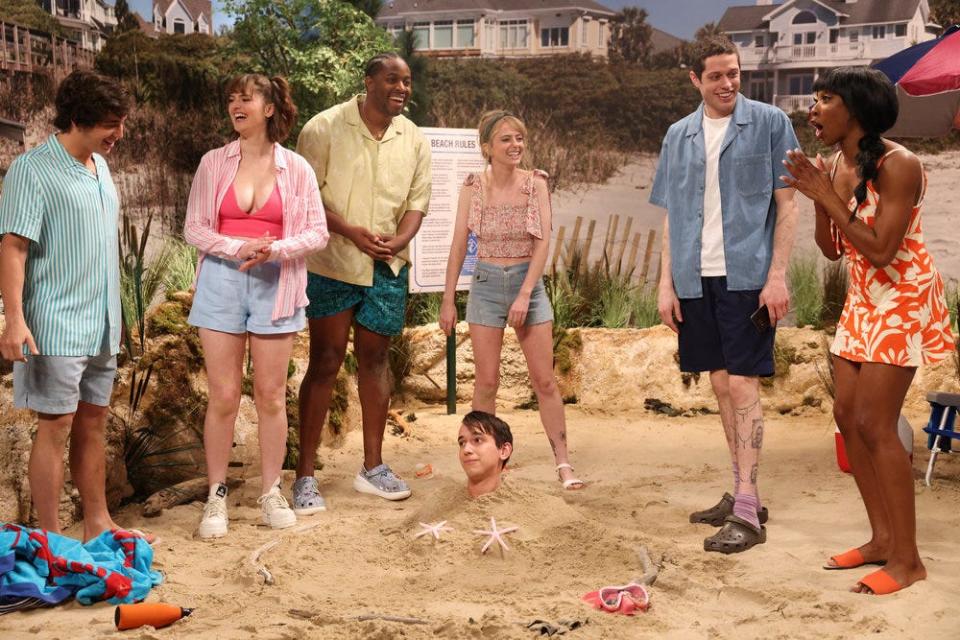 SATURDAY NIGHT LIVE -- “Pete Davidson, Ice Spice” Episode 1845 -- Pictured: (l-r) Marcello Hernandez, Chloe Troast, Devon Walker, Sarah Sherman, host Pete Davidson, Ego Nwodim, and Andrew Dismukes (center) during the “Beach Day” sketch on Saturday, October 14, 2023 -- (Photo by: Will Heath/NBC)