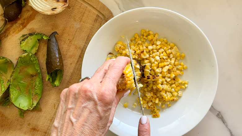 hand cutting corn off cob