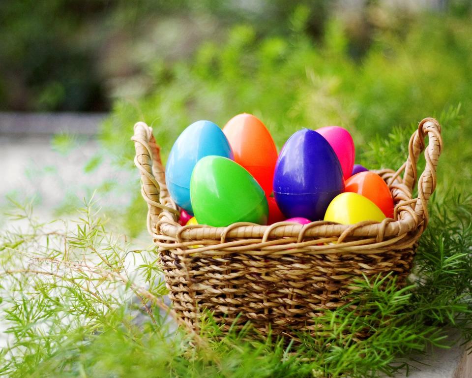 <p>Slip pieces of paper containing written questions and dares into the eggs to keep you and your buddies busy (and laughing) for hours after the hunt.</p>