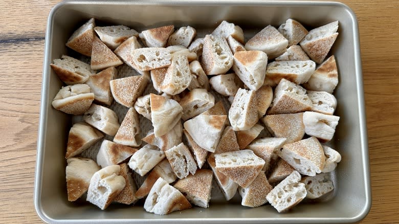 bread chunks in pan