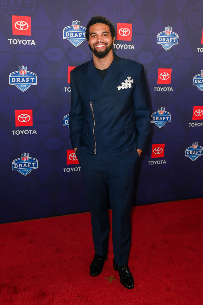 DETROIT, MICHIGAN - APRIL 25: Caleb Williams outfit, best dressed, of the USC Trojans arrives to the 2024 NFL Draft at the Fox Theatre on April 25, 2024 in Detroit, Michigan. (Photo by Aaron J. Thornton/Getty Images)