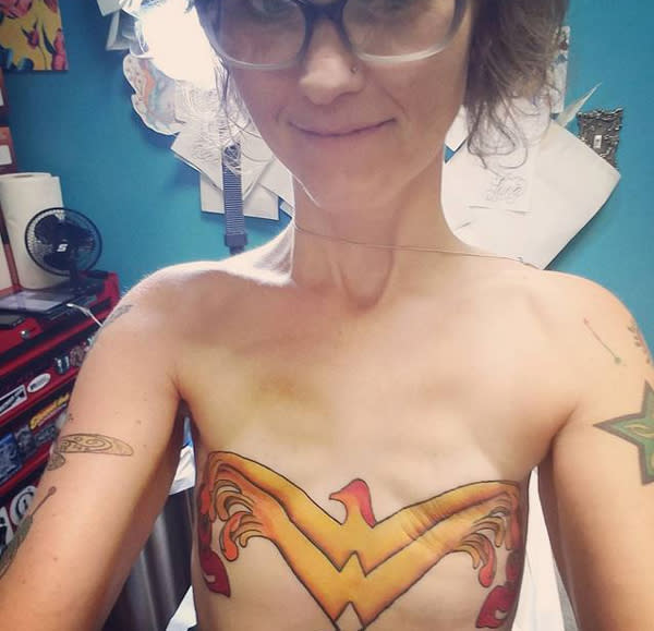 Elles se font tatouer après une double mastectomie