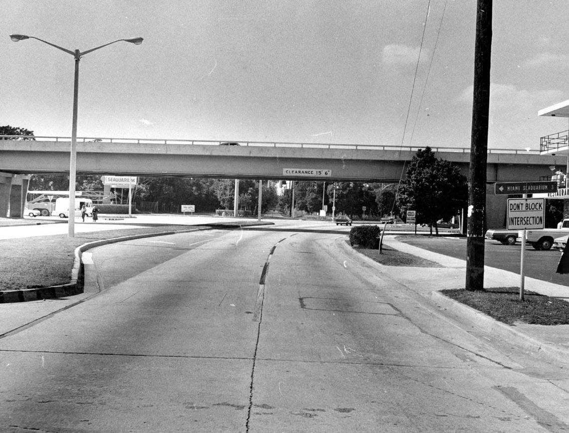 Brickell Avenue in 1976, approaching Rickenbacker Causeway entrance at left.