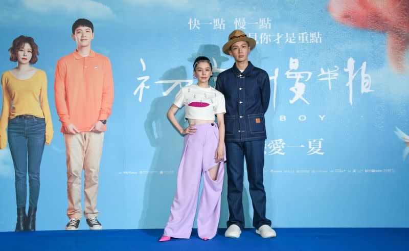 ▲柯震東和徐若瑄在《初戀慢半拍》飾演相差14歲的情侶，大談姊弟戀。（圖／甲上娛樂提供）