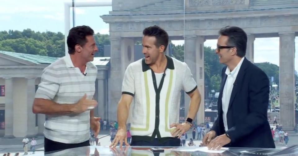 Hugh Jackman y Ryan Reynolds en el set de TVE en la Eurocopa de Alemania 2024