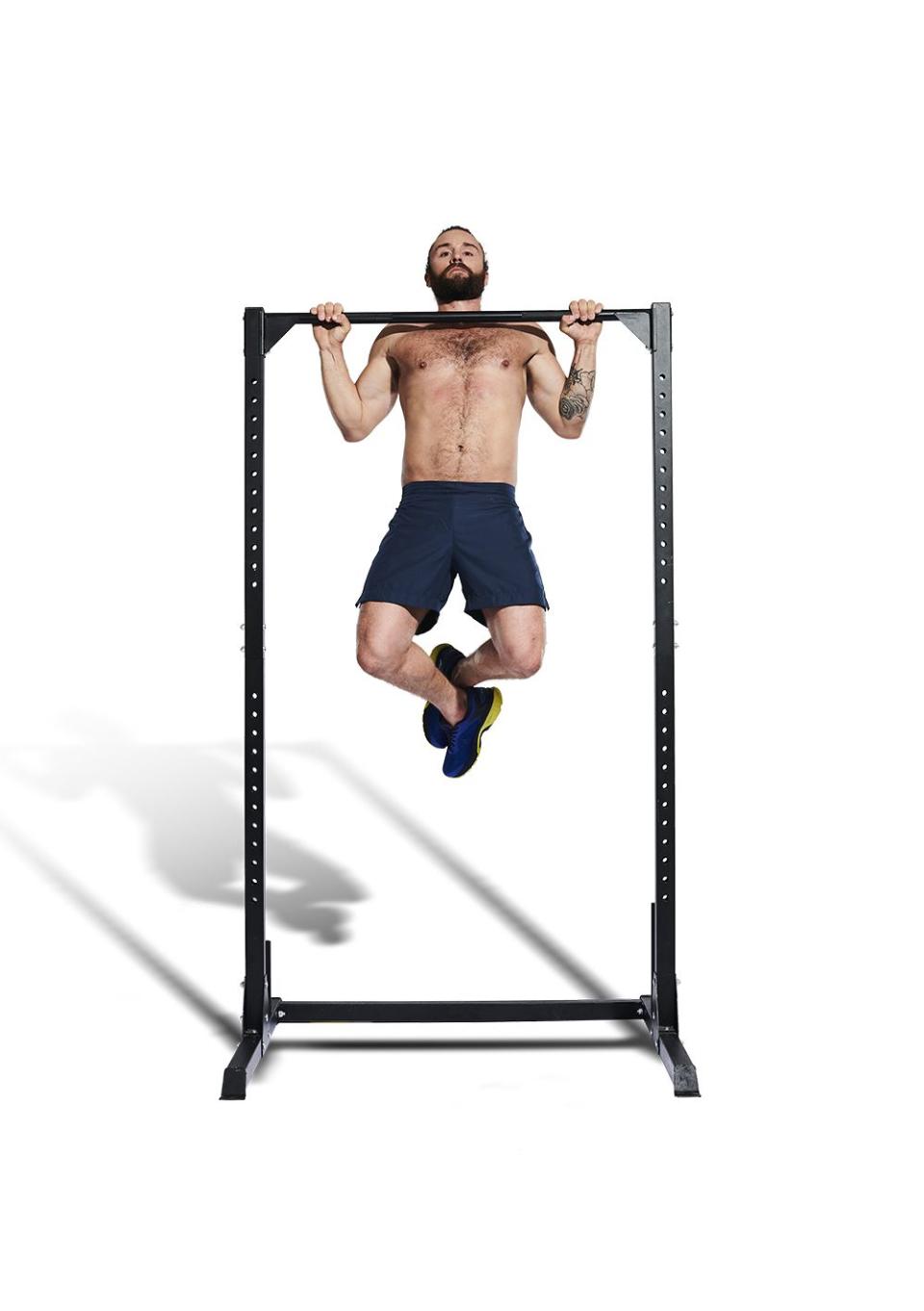 <p>Finish each round with a forearm-building hold. Grasp a bar with an overhand grip, lifting your feet from the floor, hanging with straight arms. Pull up by flexing the elbows while pinching your shoulder blades together. When your chin passes the bar, hold for<br>30-50 seconds</p>