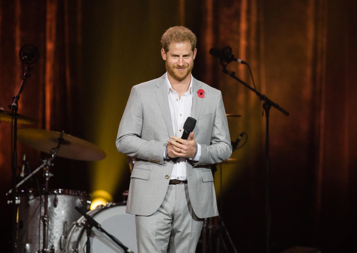 SYDNEY, AUSTRALIA - OCTOBER 27:  Prince Harry, Duke of Sussex gives a speech at the closing ceremony of the Invictus Games on October 27, 2018 in Sydney, Australia. The Duke and Duchess of Sussex are on their official 16-day Autumn tour visiting cities in Australia, Fiji, Tonga and New Zealand.  (Photo by Samir Hussein/Samir Hussein/WireImage)