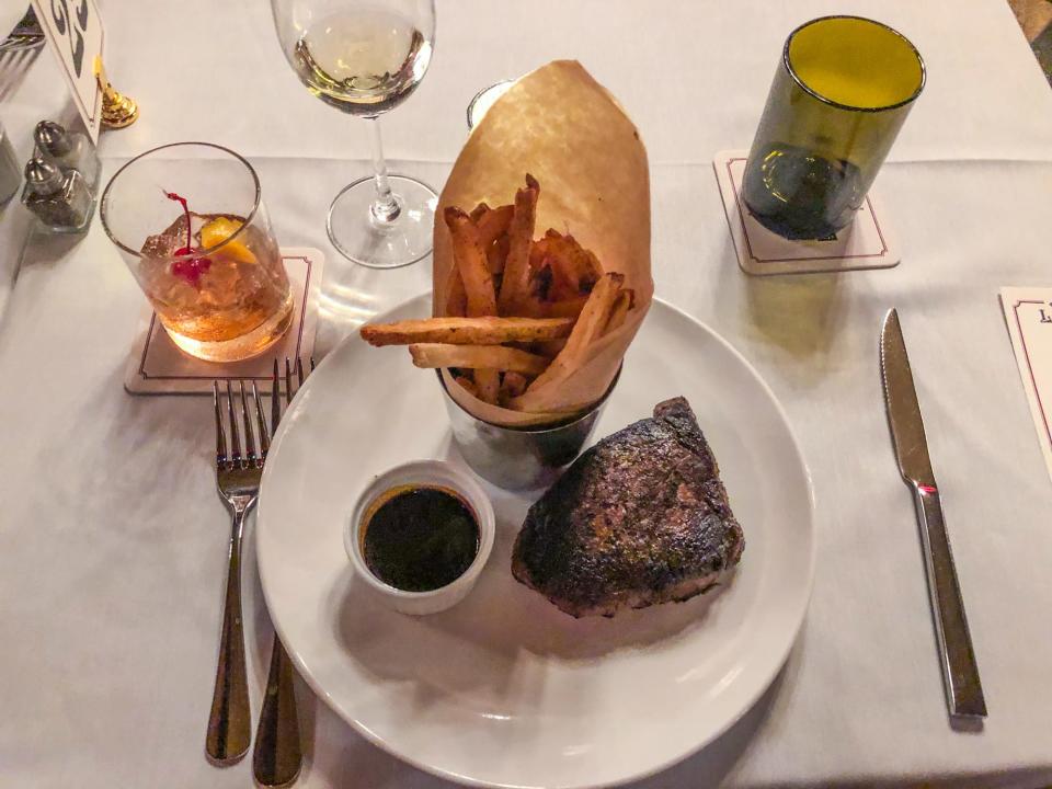 steak frites at Les Halles