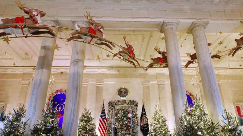 white house previews this season's holiday decorations