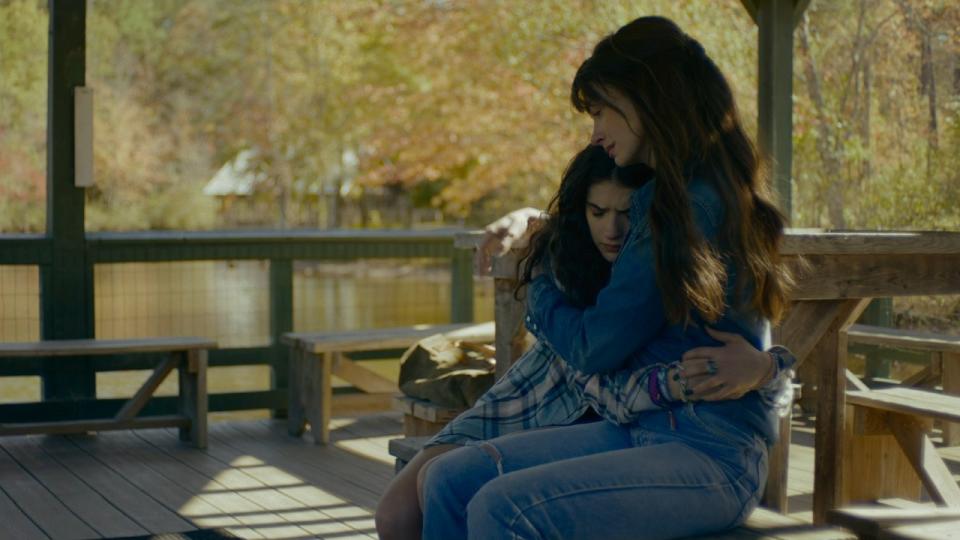 Anne Hathaway and Ella Rubin in The Idea of You