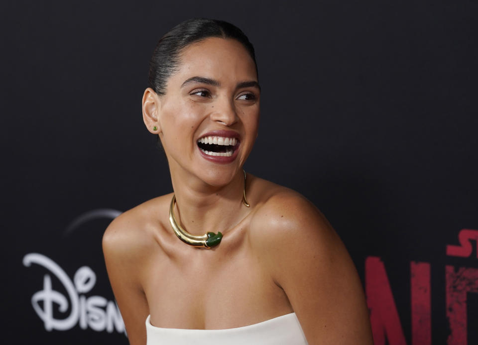 Adria Arjona del elenco de "Andor" en la premiere de la serie de Disney+ el 15 de septiembre de 2022, en el Cine El Capitán en Los Angeles. (Foto AP/Chris Pizzello)