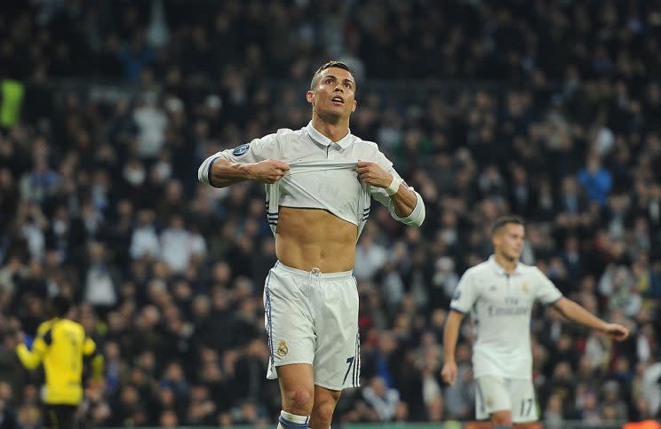 Cristiano Ronaldo lässt gerne seine Muskeln spielen (Foto: Getty Images)