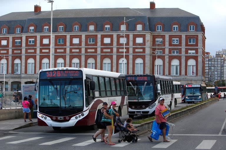 El paro de colectivos afecta a ocho provincias