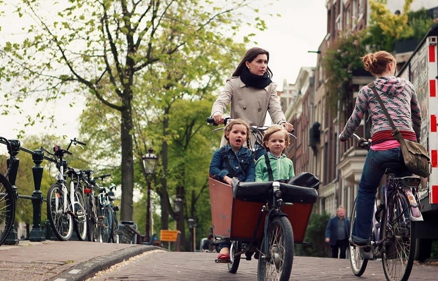 酷愛自行車的荷蘭人真會玩，建造了一座3D打印的自行車橋